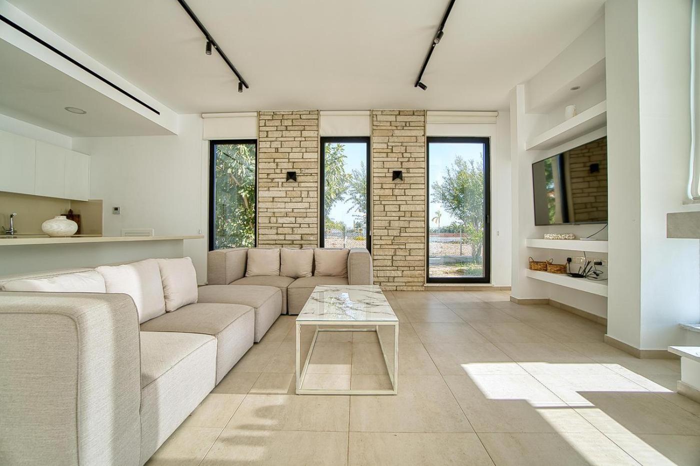 Luxury Oasis Villa *