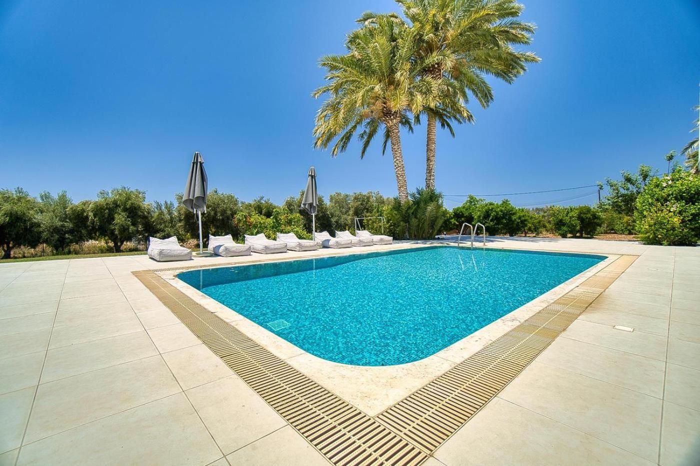 Luxury Oasis Villa Peyia
