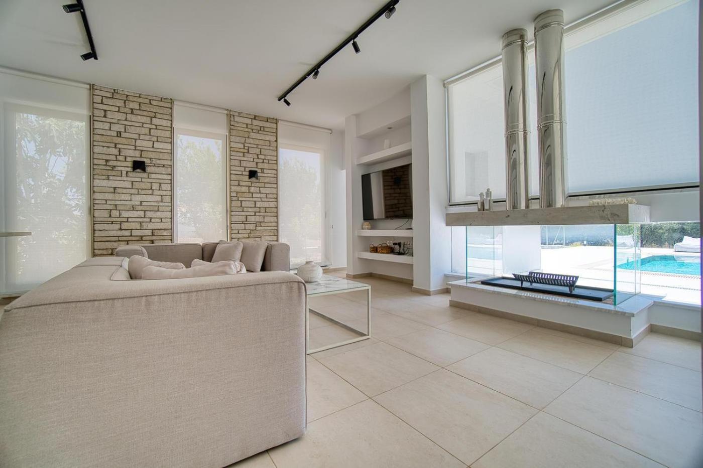 Luxury Oasis Villa *